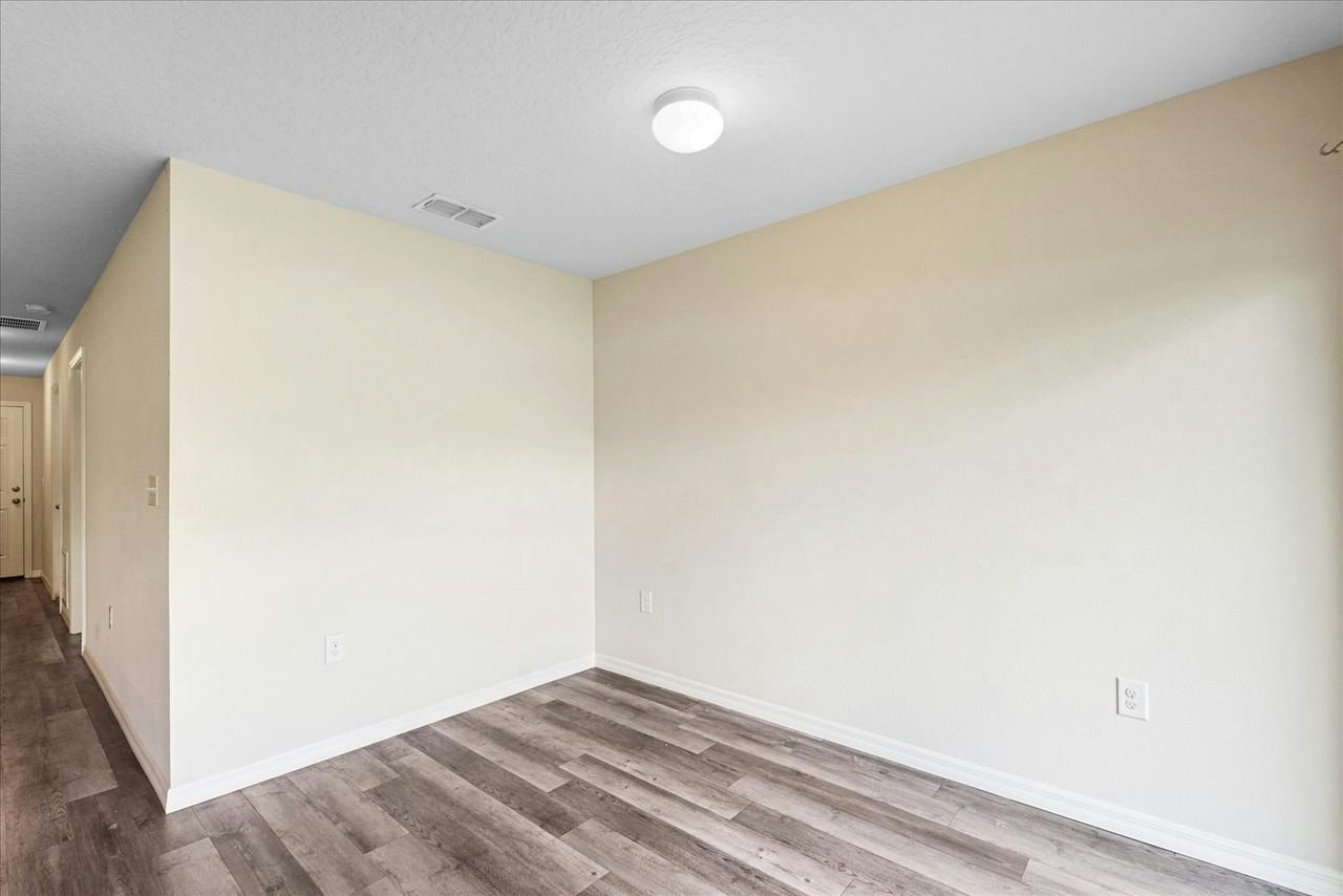29 Lloshire Path, Unit A - Photo 7 of 18