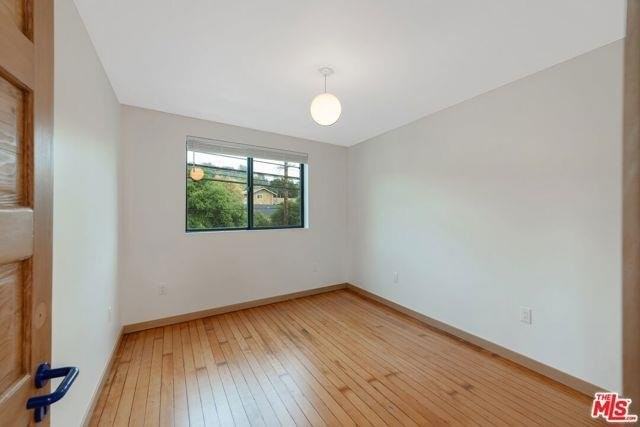 7013 1/2 N Figueroa St - Photo 3 of 8