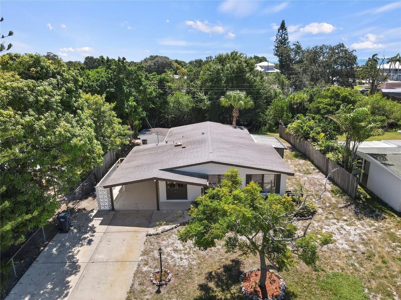 6615 Renssalaer Dr - Photo 3 of 31