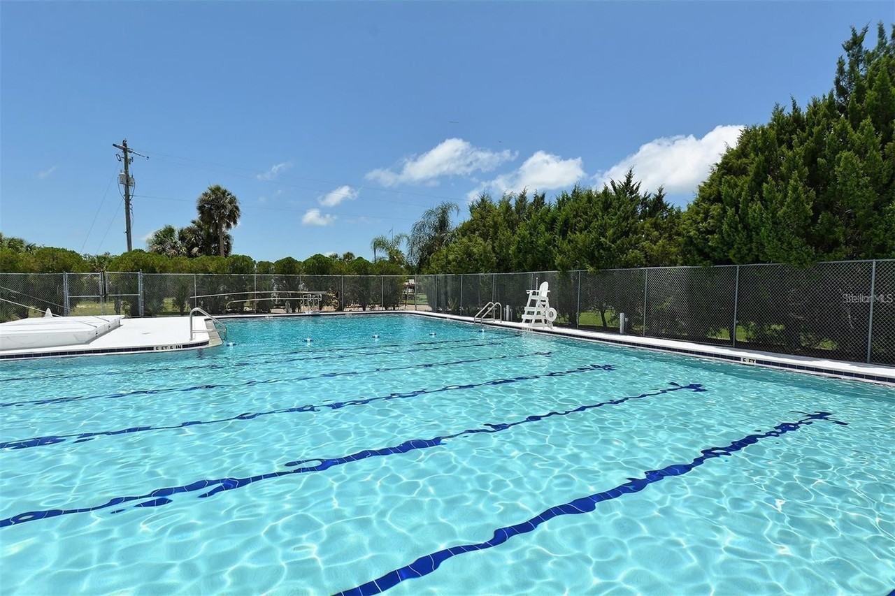 6615 Renssalaer Dr - Photo 5 of 31