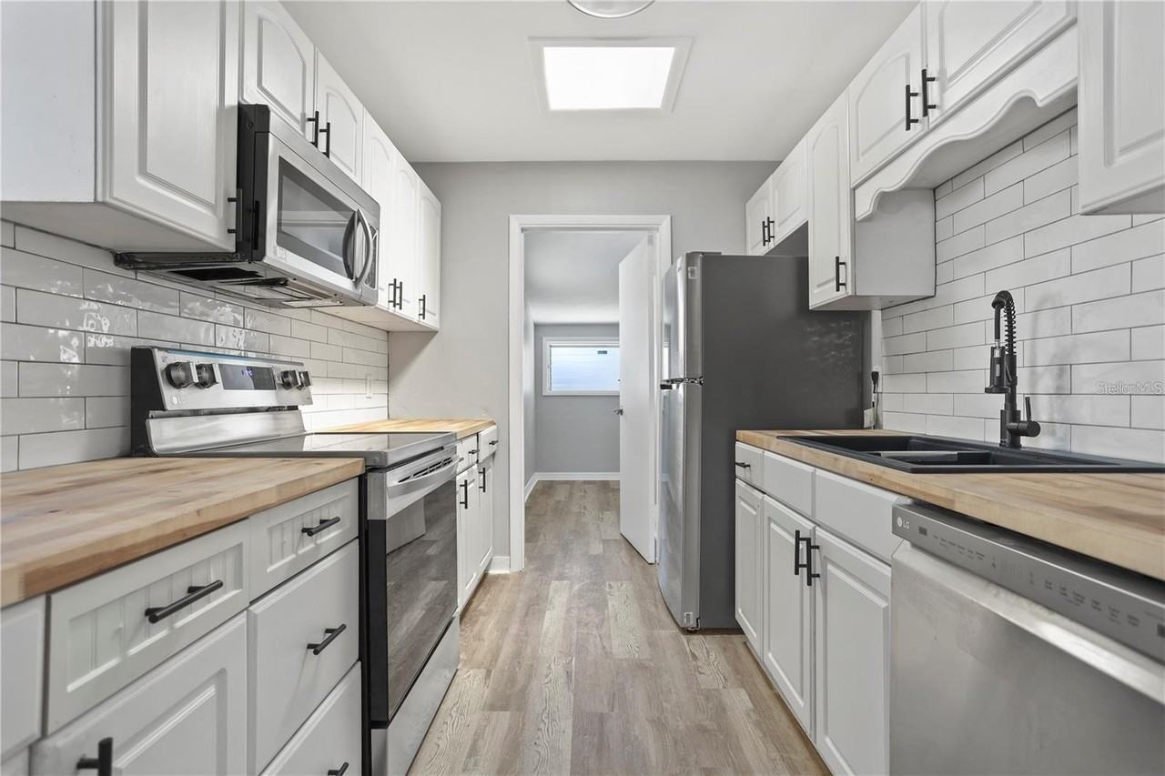 6615 Renssalaer Dr - Photo 7 of 31