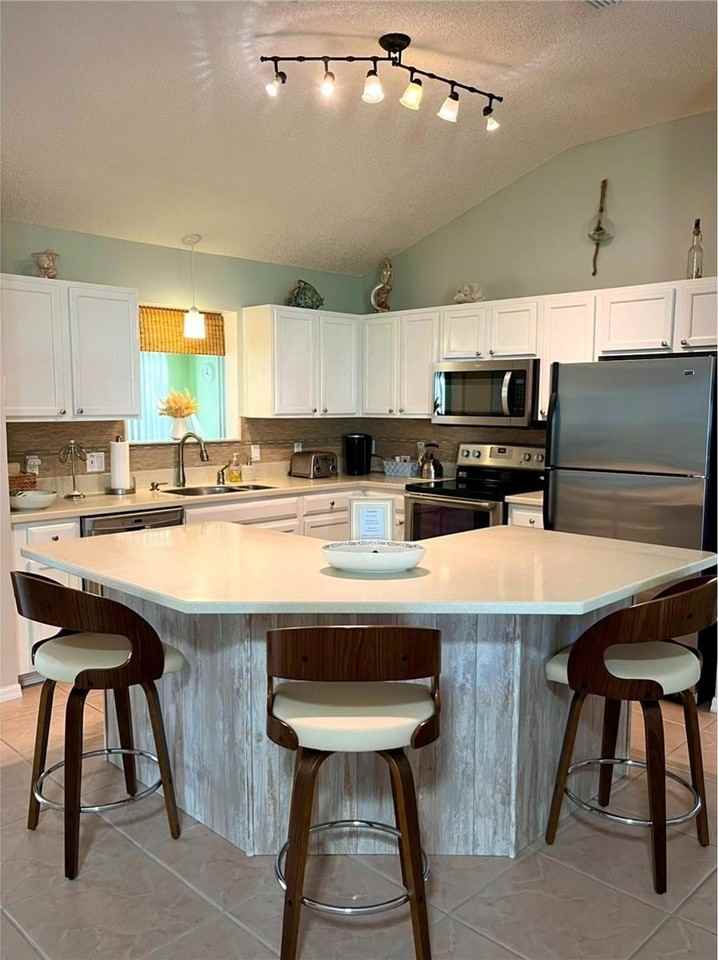 1314 Corona Avenue - Photo 5 of 17