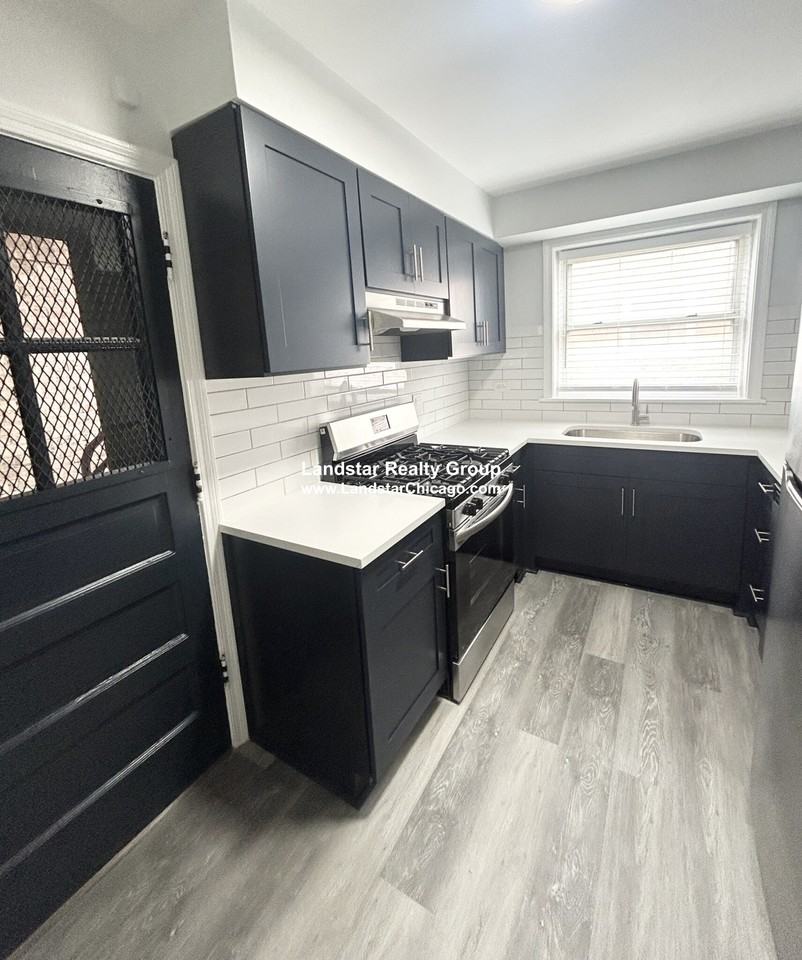2729 W Berwyn Ave #2 - Photo 5 of 20