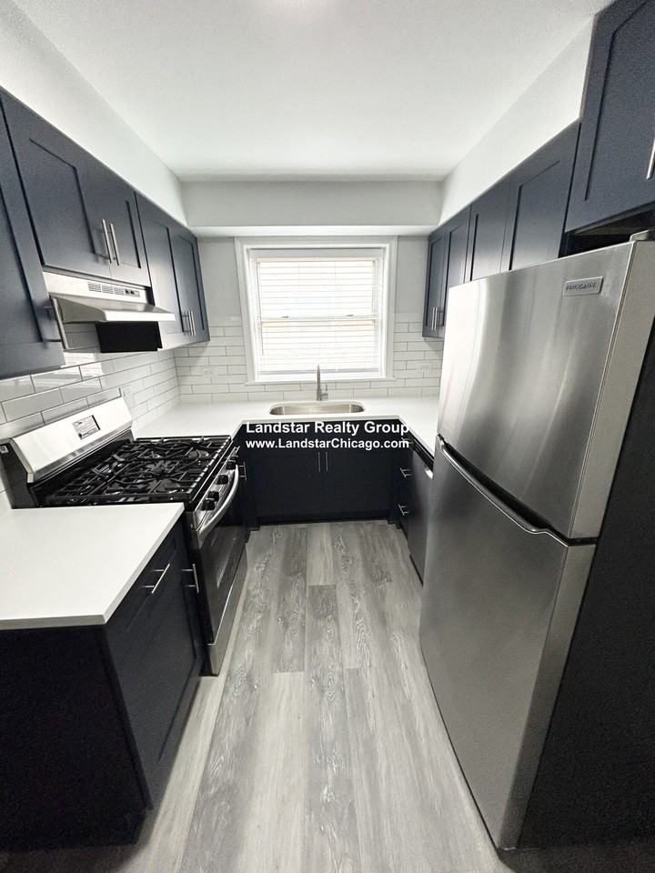 2729 W Berwyn Ave #2 - Photo 7 of 20