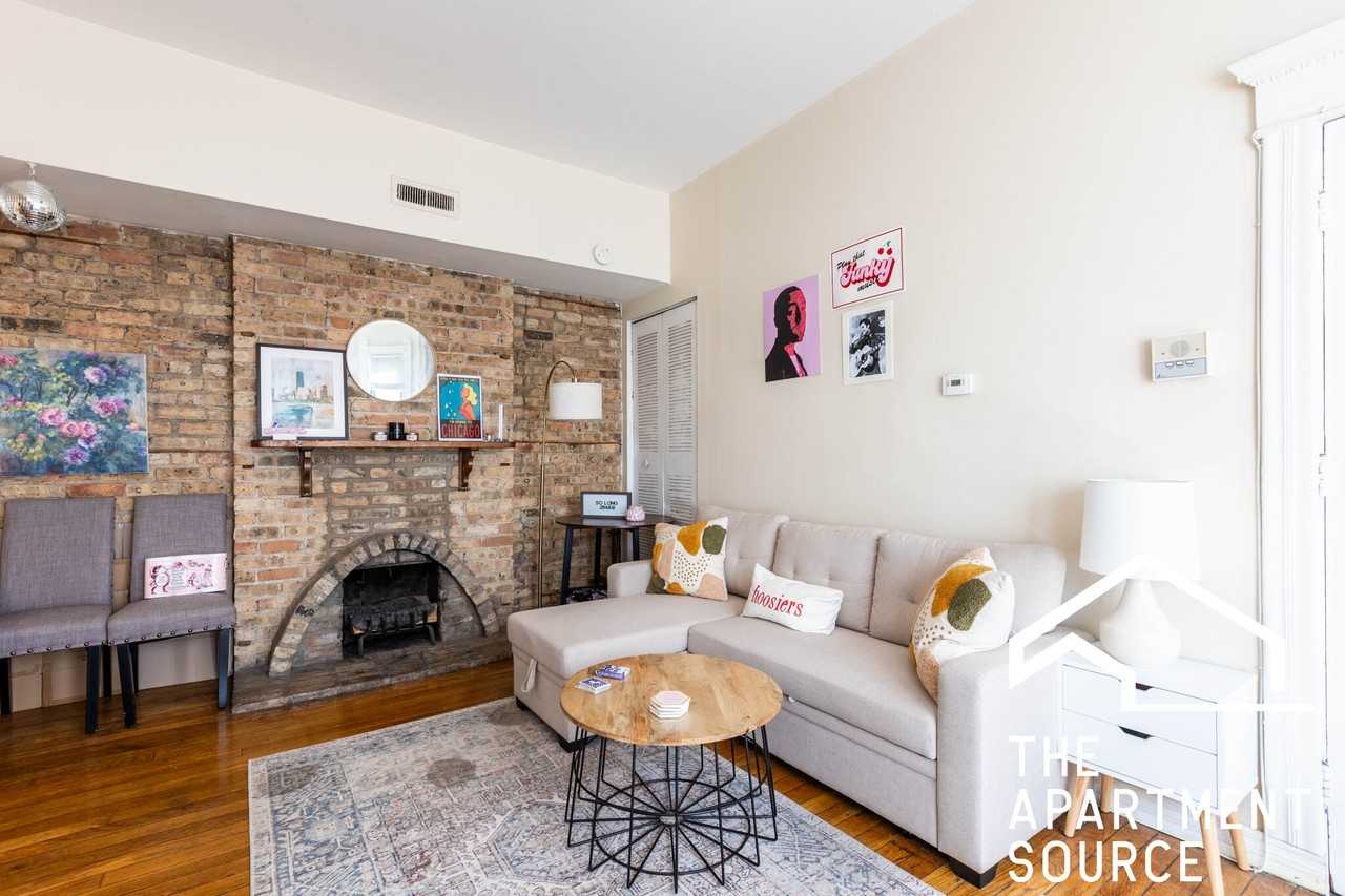 2848 N Clark St #4 - Photo 3 of 18