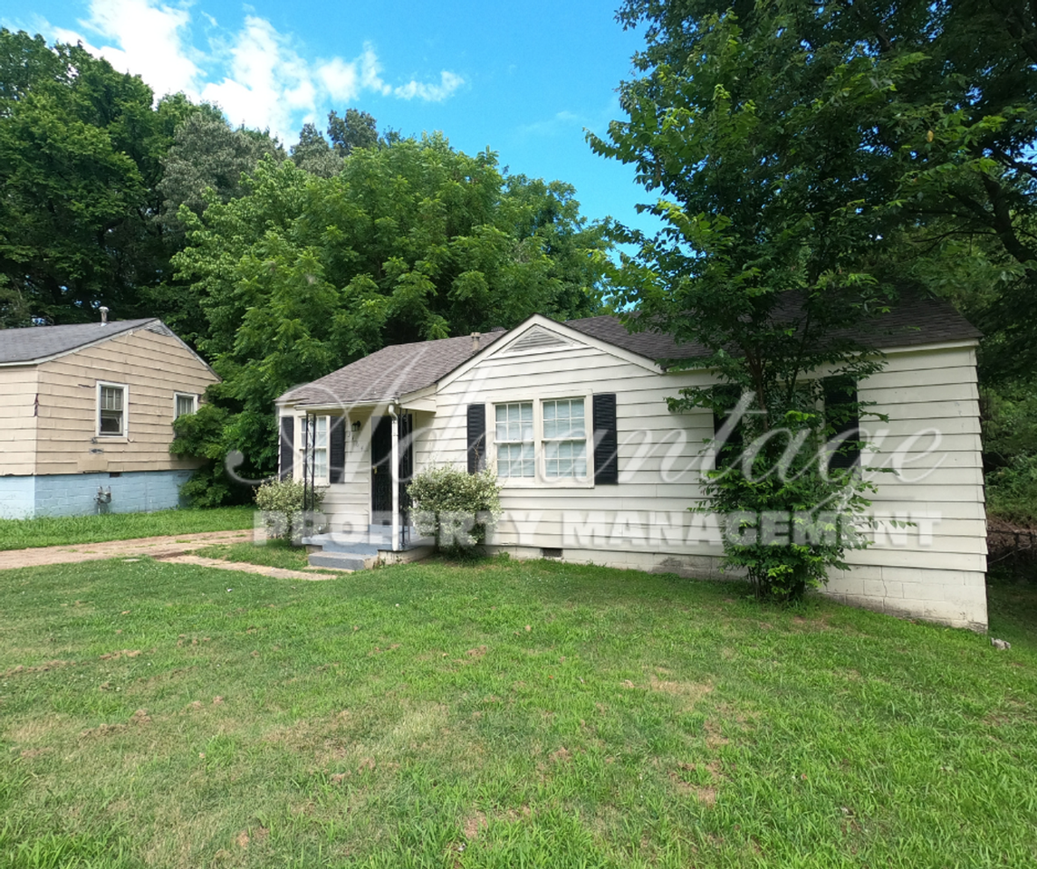 3164 Madeline Cir - Photo 3 of 10