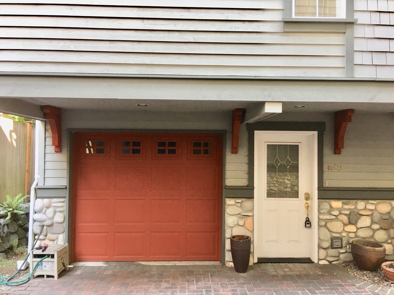 6521 24th Ave Ne - Photo 5 of 12