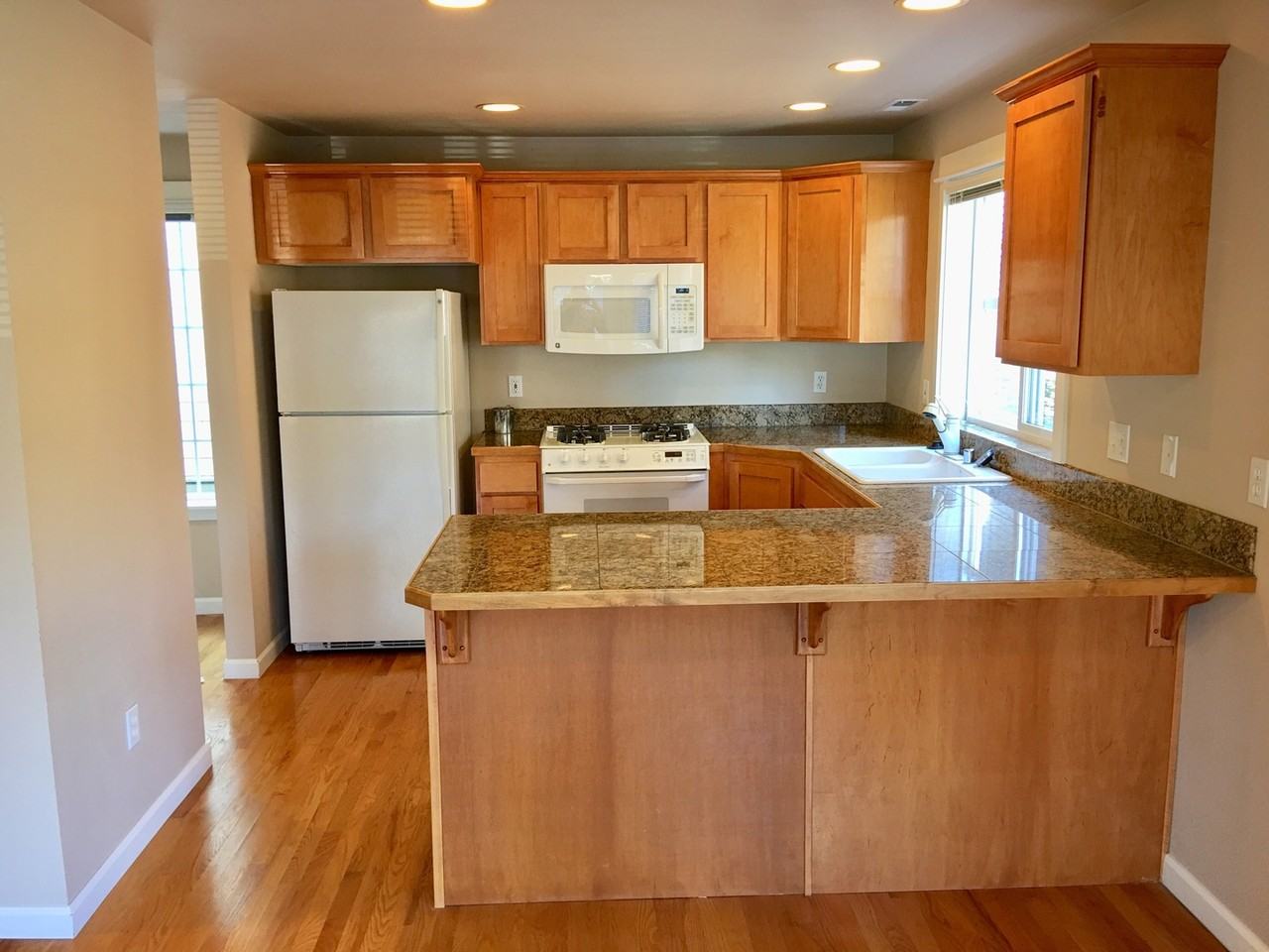 6521 24th Ave Ne - Photo 7 of 12