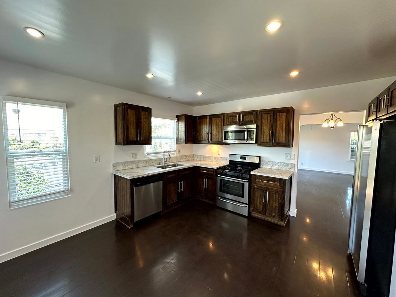 5036 Ladd Ave - Photo 2 of 22