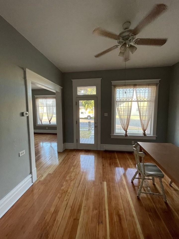 2015 Wall St - Photo 3 of 17