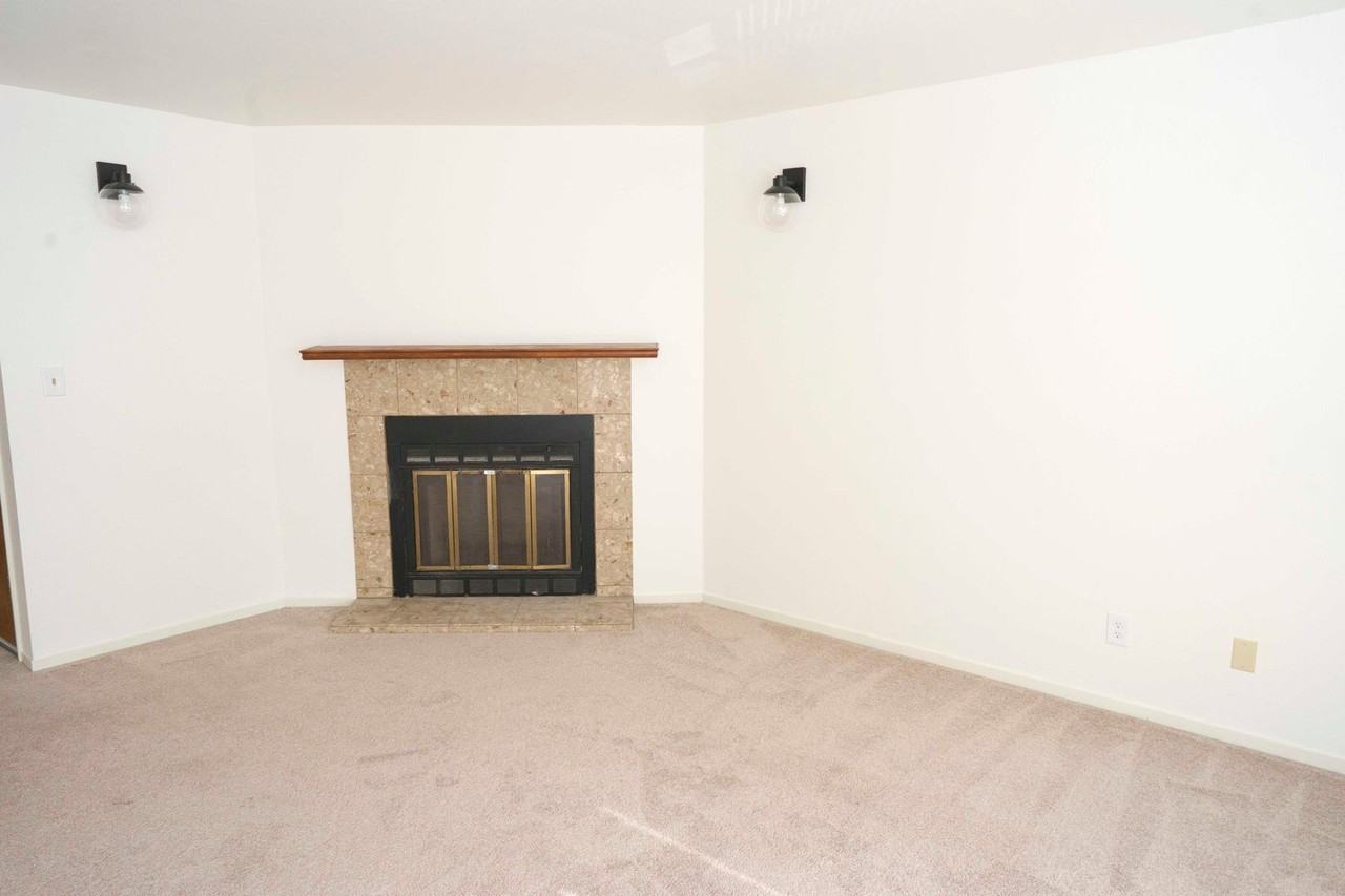 74 Cook St - Photo 4 of 13