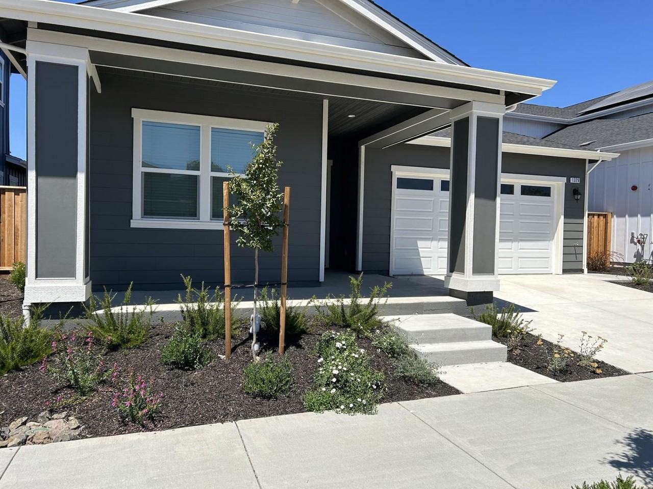 1329 Calabazas Dr - Photo 3 of 28