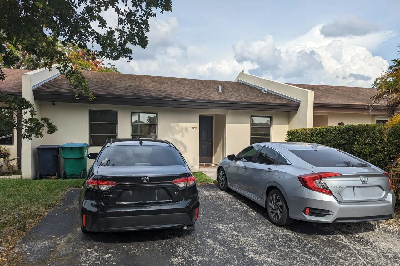 13928 Sw 52nd Ln - Photo 2 of 21