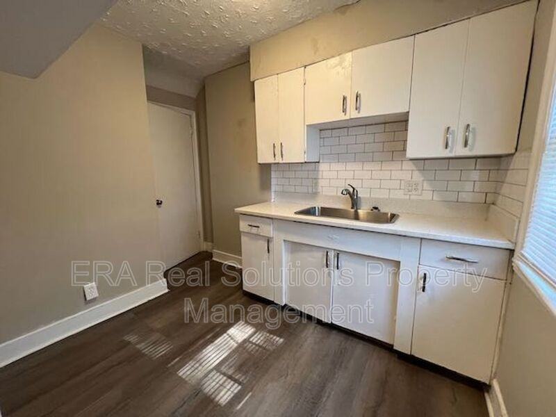 88 N Waverly St - Photo 4 of 10