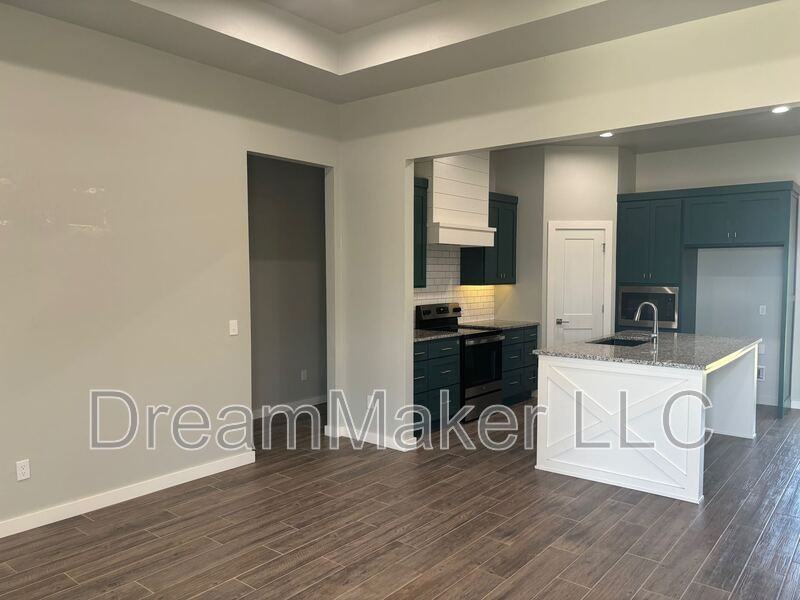 5381 Red Maple Ave - Photo 3 of 15