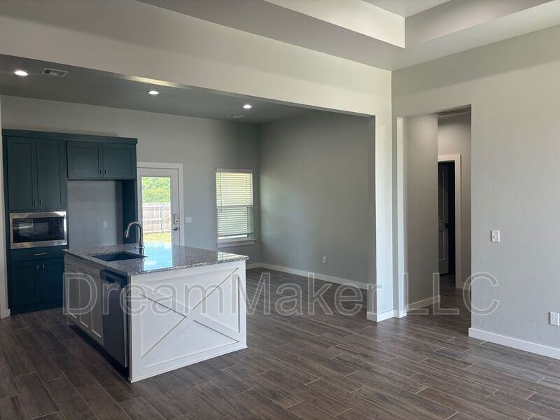 5381 Red Maple Ave - Photo 4 of 15