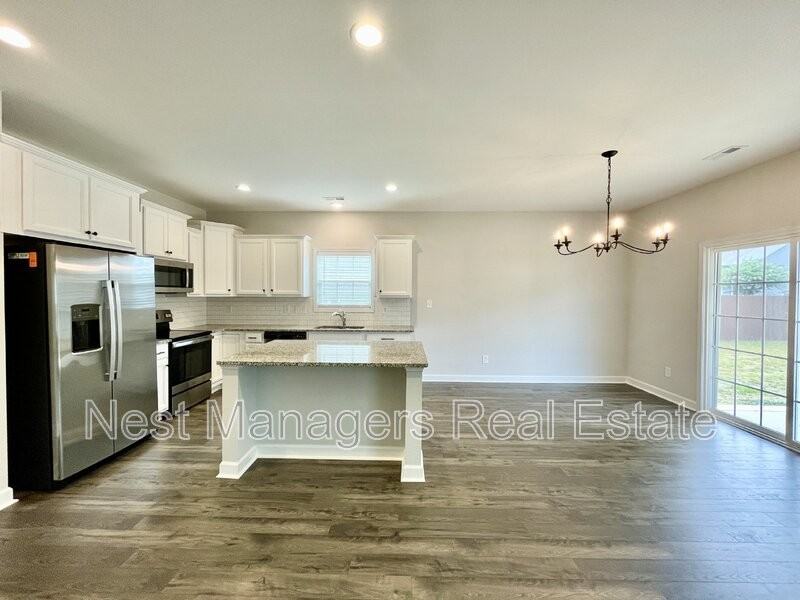 1108 Mayfern Dr - Photo 5 of 28