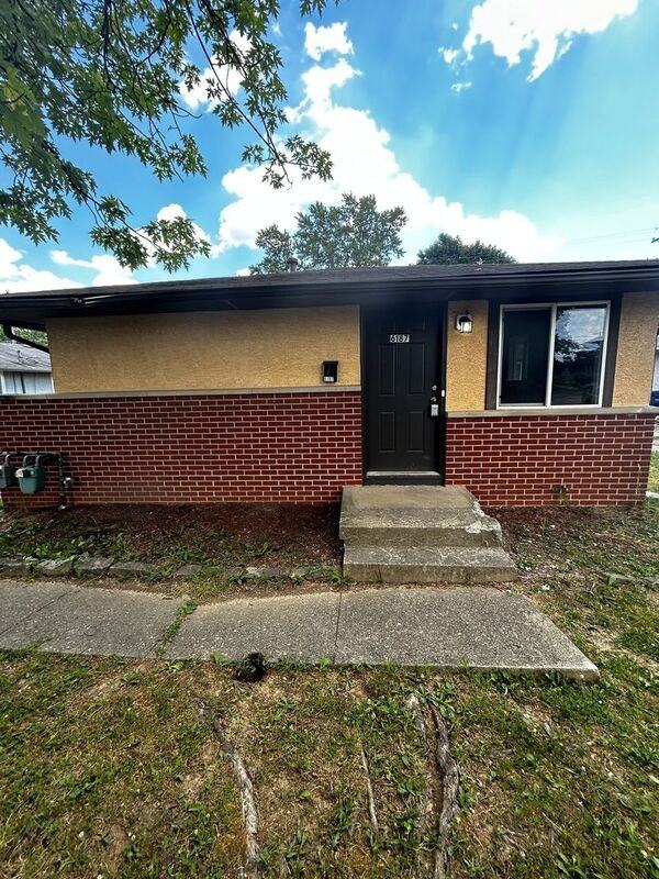 6187 Ambleside Dr - Photo 2 of 19