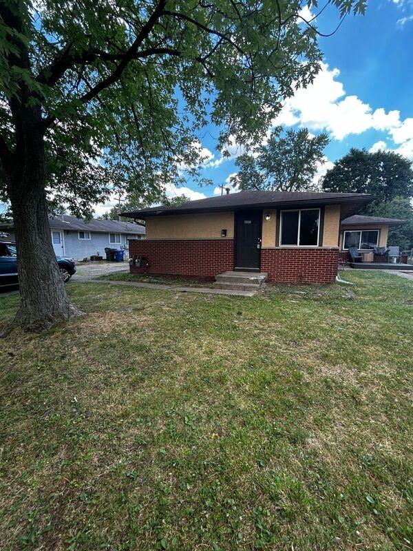 6187 Ambleside Dr - Photo 3 of 19