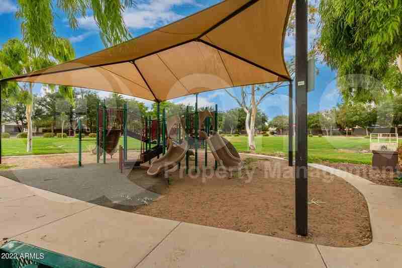 10305 W Windsor Ave - Photo 2 of 3