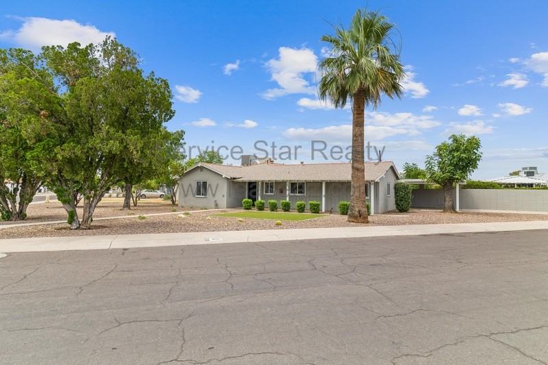 4135 N Westview Dr - Photo 2 of 25