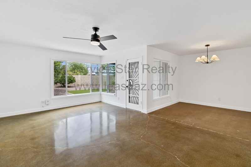 4135 N Westview Dr - Photo 3 of 25