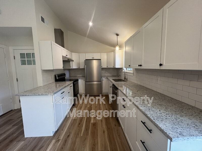 214 Pebble Creek Rd - Photo 3 of 11
