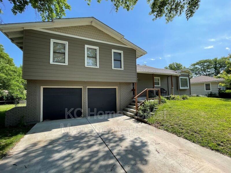 1200 E Willow Dr - Photo 2 of 40