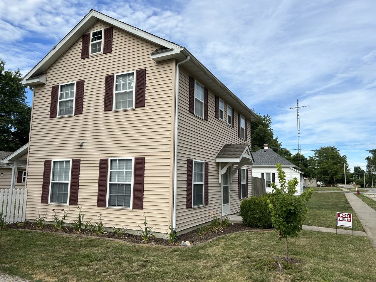 406 Elevator St - Photo 3 of 26