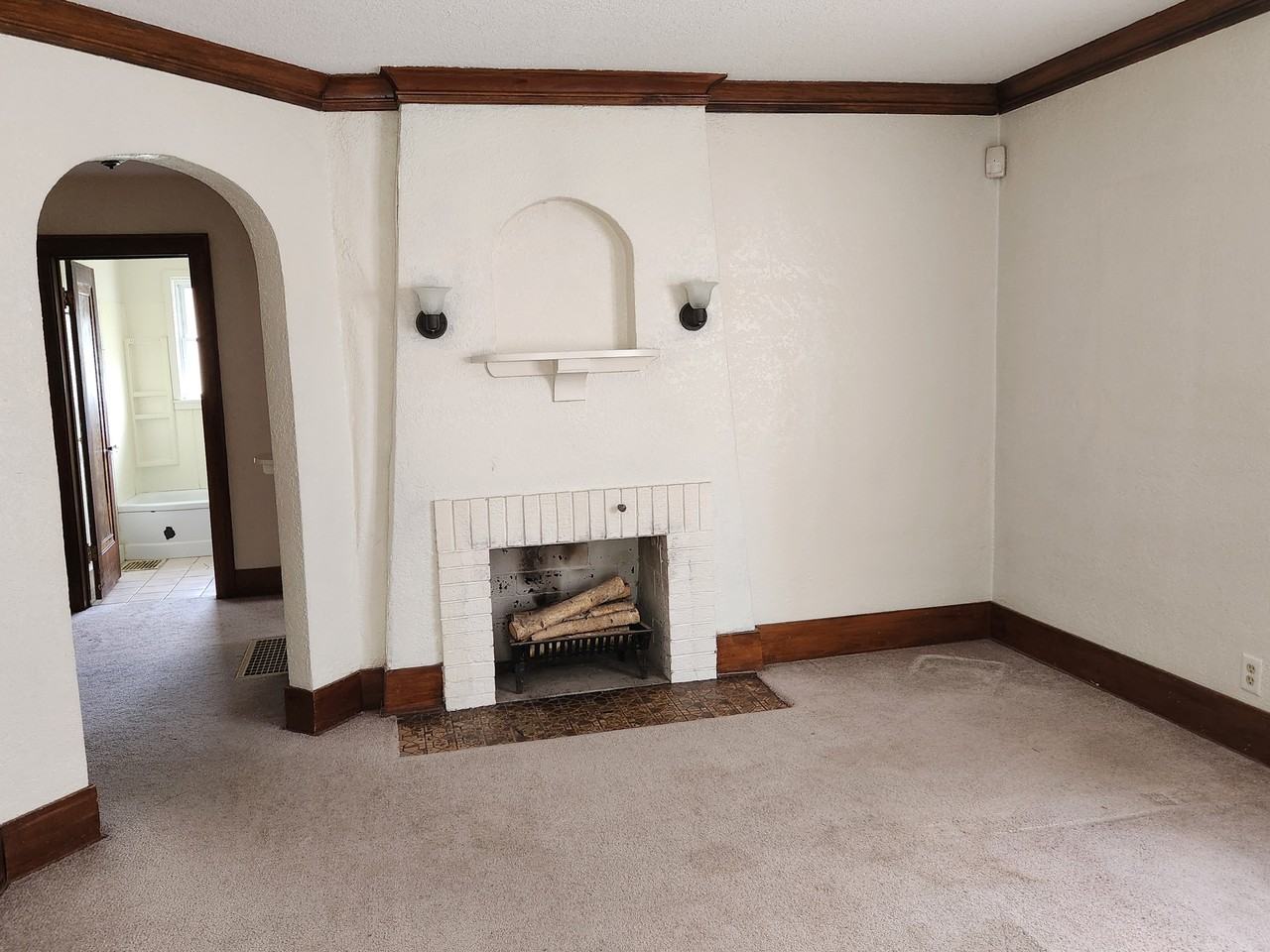 303 E Kellar Ln - Photo 2 of 9
