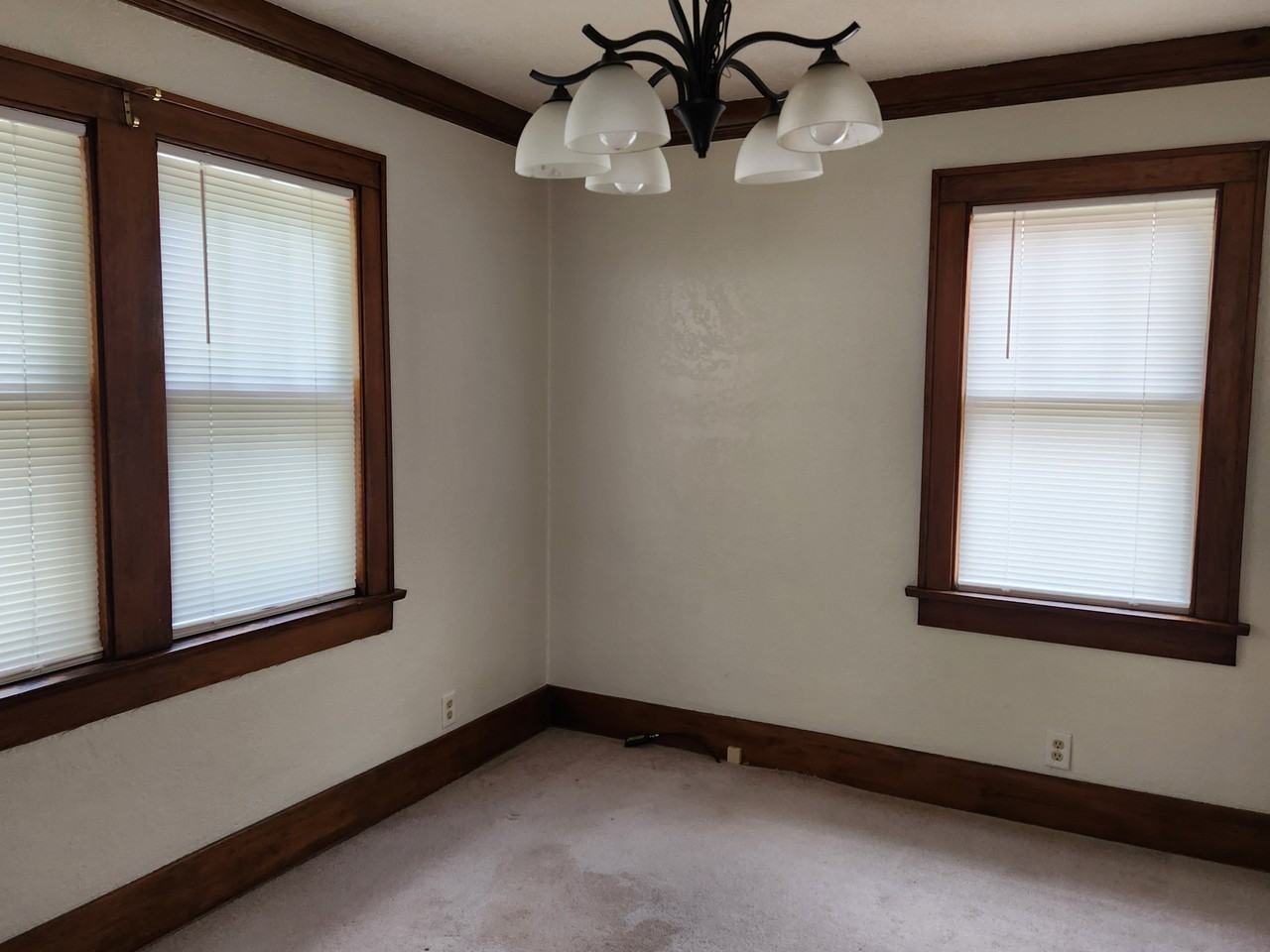 303 E Kellar Ln - Photo 3 of 9