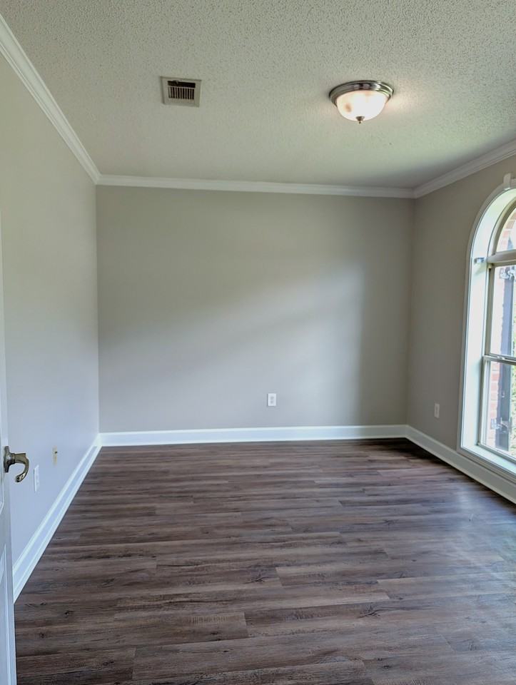 29 Lasalle St - Photo 4 of 20
