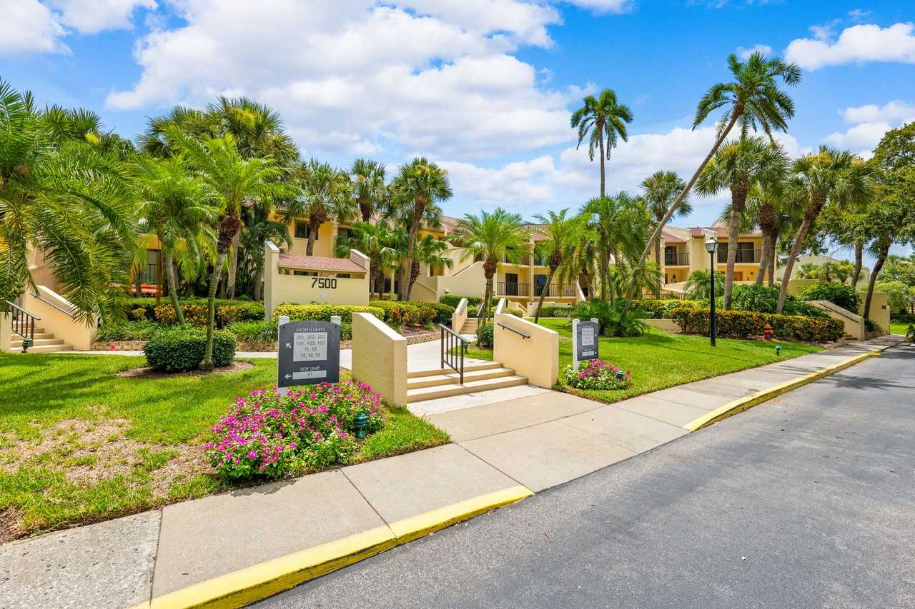 7500 Sunshine Skyway Lane South - Photo 3 of 50