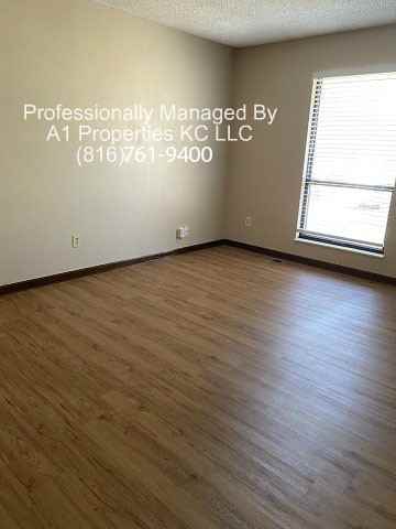 7417 Nw 82nd St - Photo 3 of 12