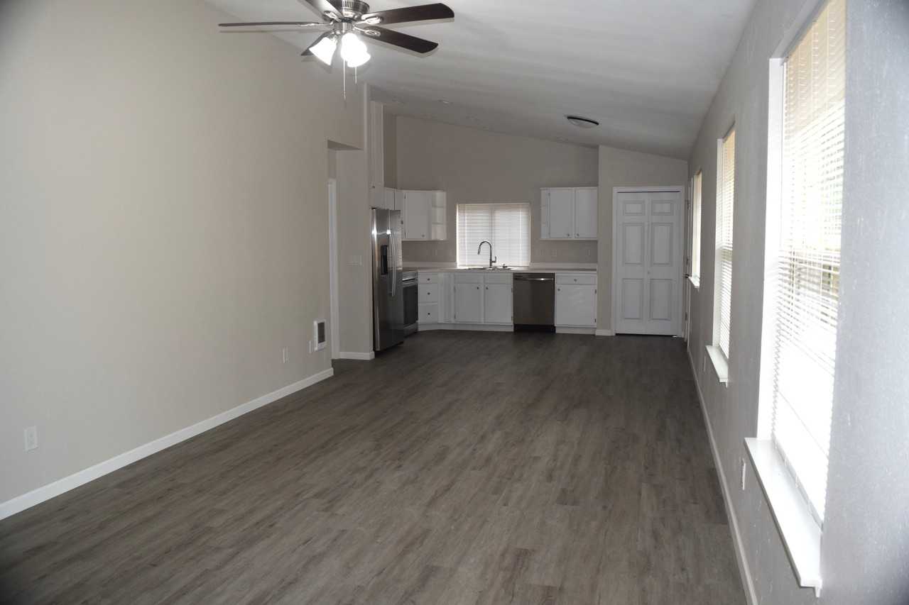 7317 Fair Oaks Rd Se - Photo 4 of 15