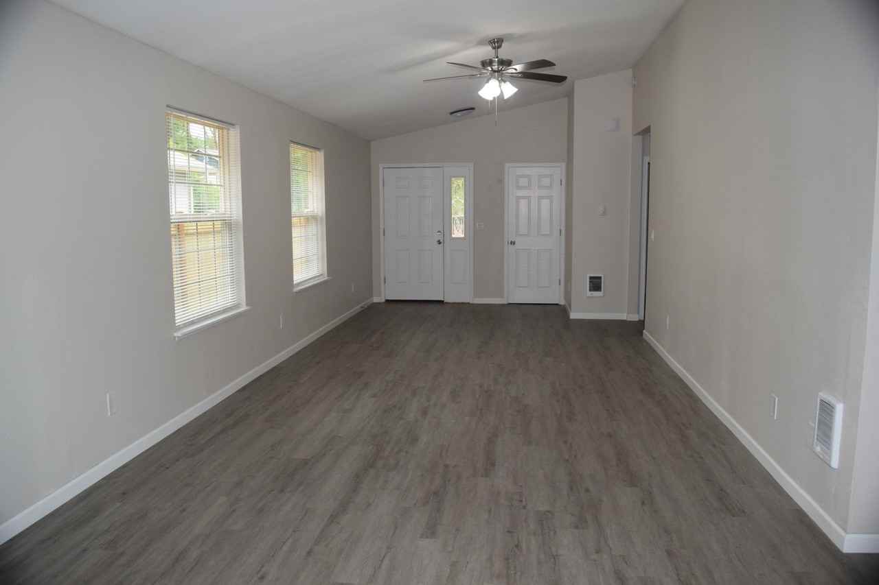 7317 Fair Oaks Rd Se - Photo 5 of 15