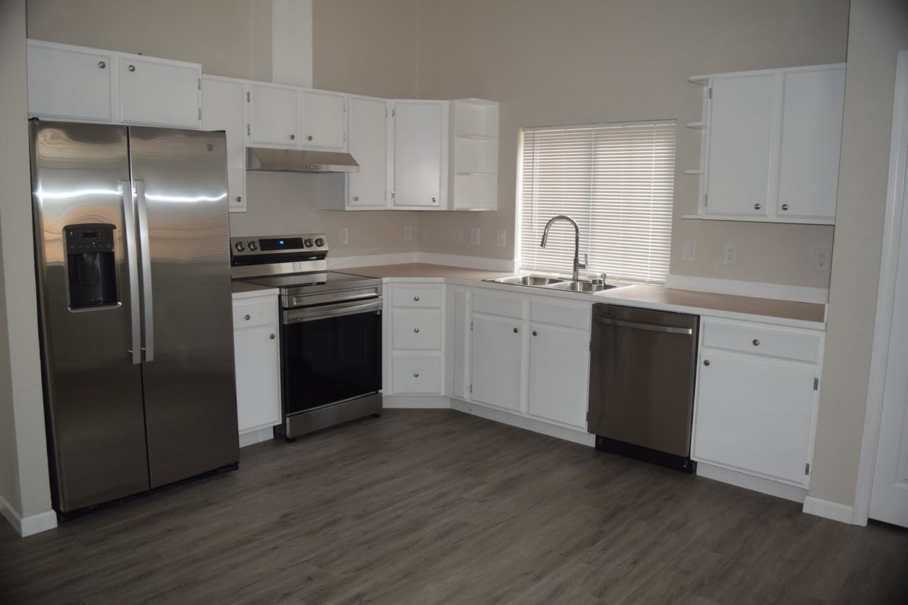 7317 Fair Oaks Rd Se - Photo 6 of 15