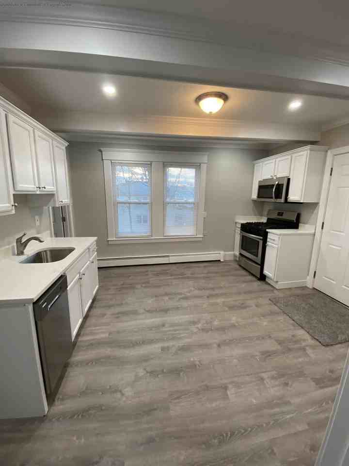 Kendall Street #3 - Photo 2 of 16