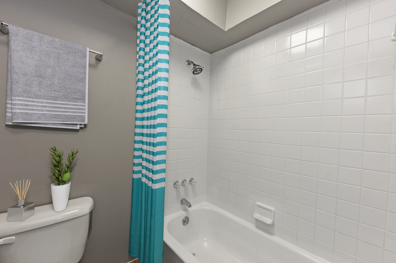 Colonial Estates - Photo 5 of 13