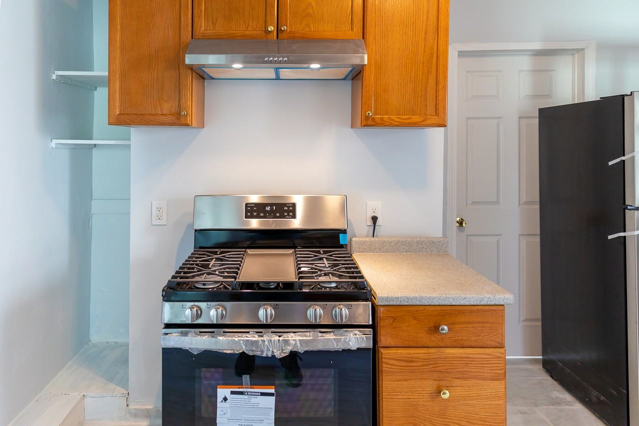 102 Thomas St #104 - Photo 3 of 10