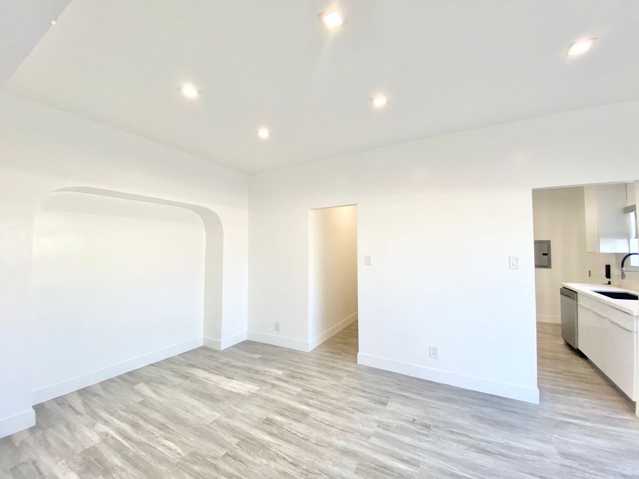 627 Brittania Street Apartments - Photo 5 of 11