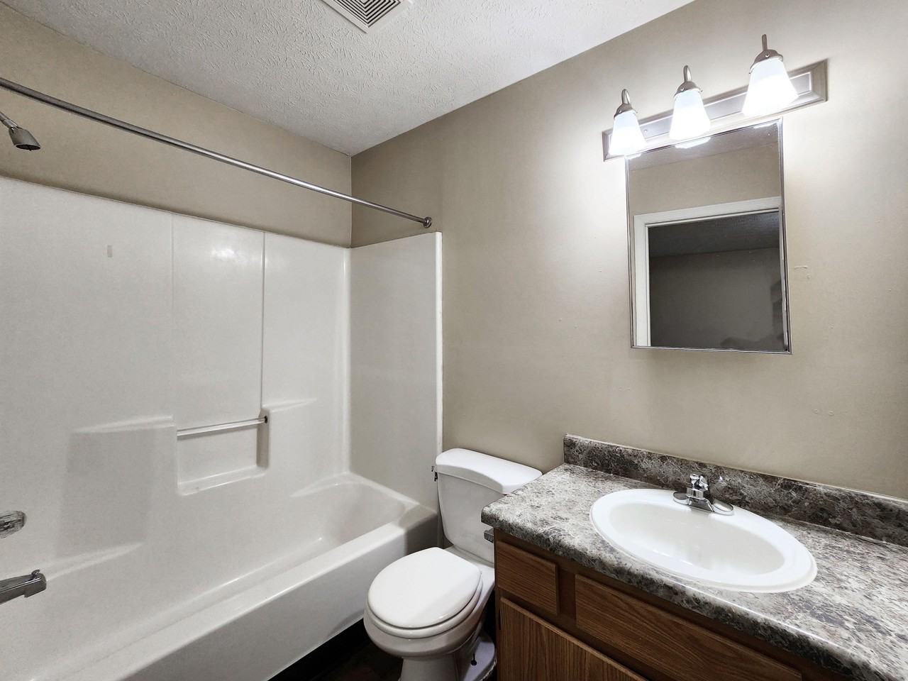 Portland Courtyard - Photo 5 of 35