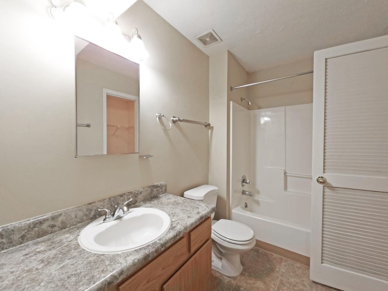 Portland Courtyard - Photo 6 of 35