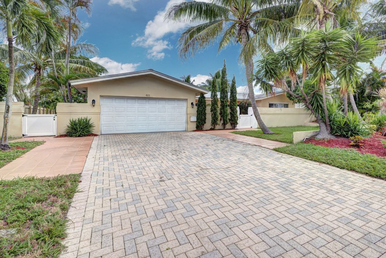 911 Southeast 11th Street - Photo 2 of 35