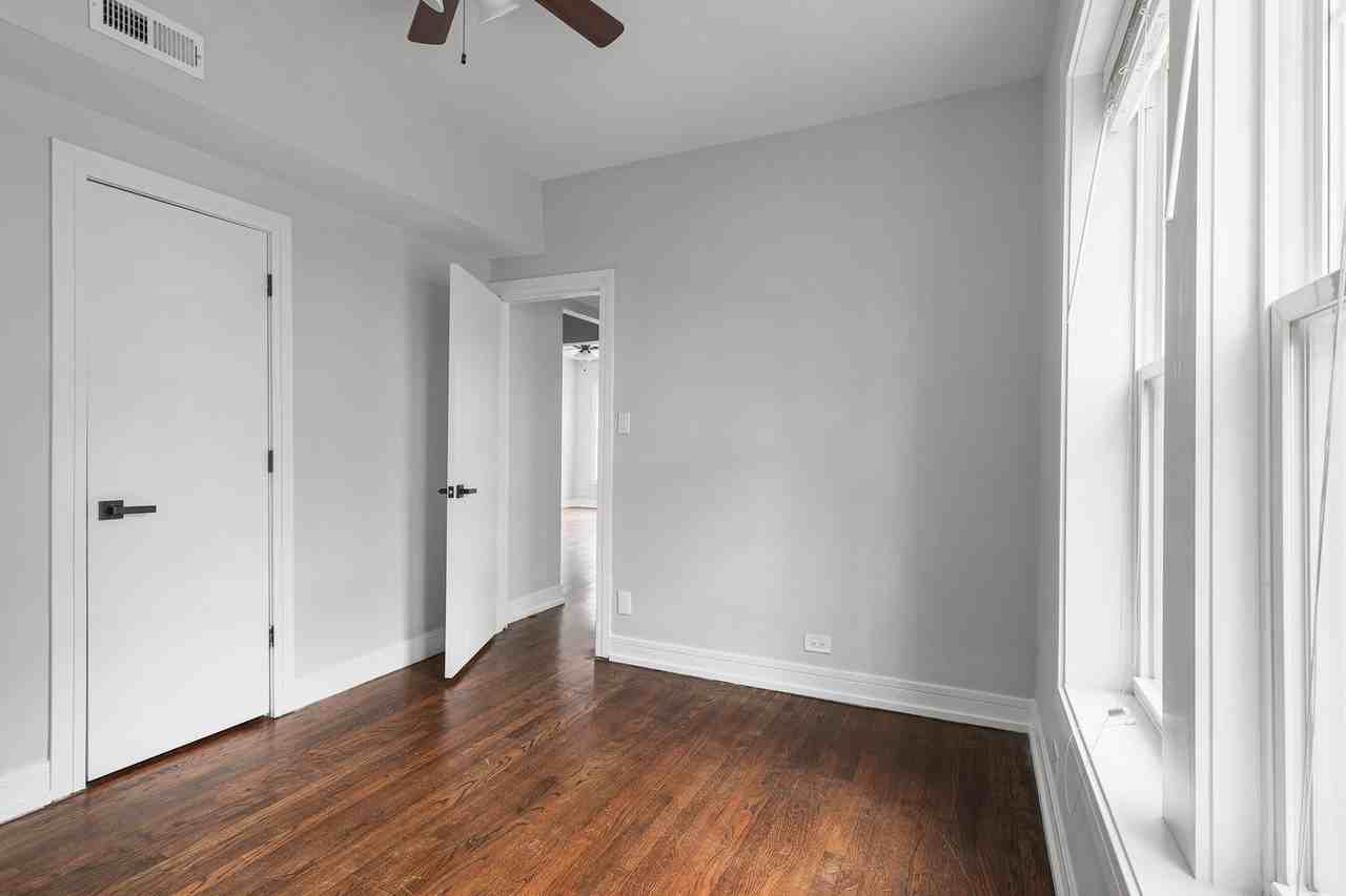 6100-6118 N Winthrop Ave - Photo 6 of 43