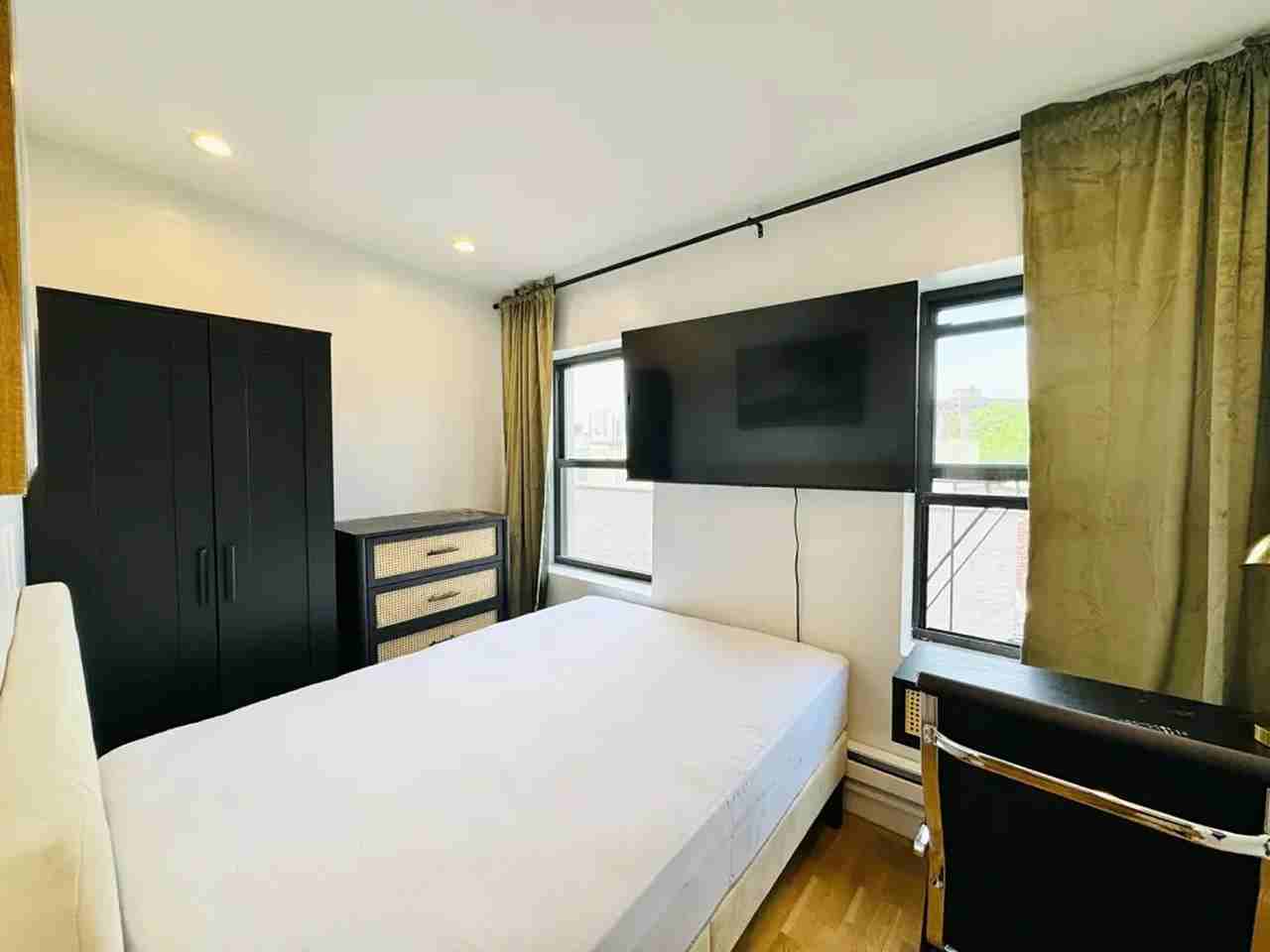 Dekalb Ave & Vanderbilt Ave #676