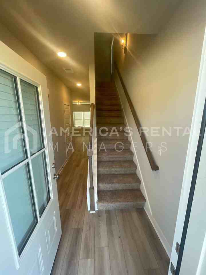 289 Buckhorn Cir - Photo 2 of 32