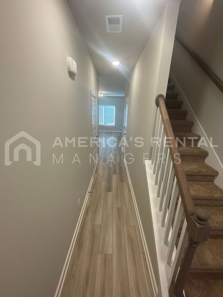 289 Buckhorn Cir - Photo 3 of 32