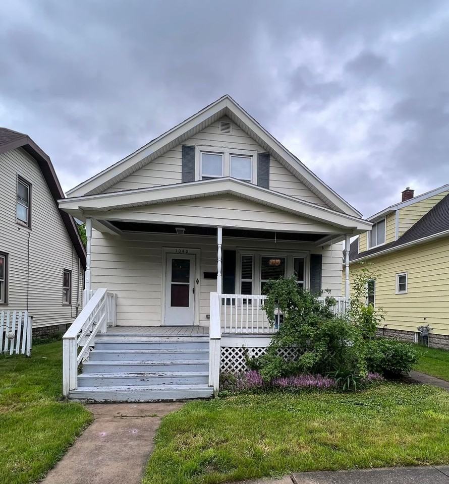 1040 Powers Ave Nw - Photo 3 of 50