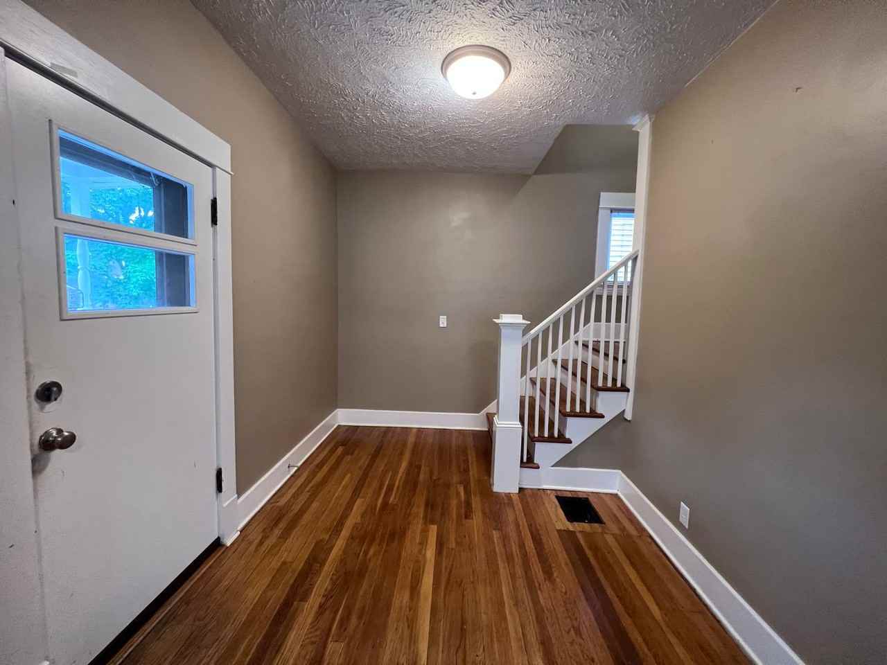 1040 Powers Ave Nw - Photo 4 of 50